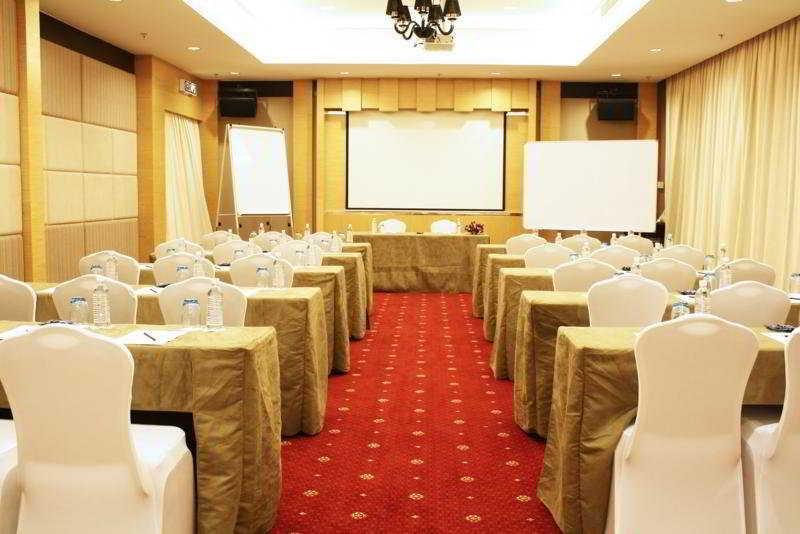 קוטה קינבלו Grand Borneo Hotel מראה חיצוני תמונה