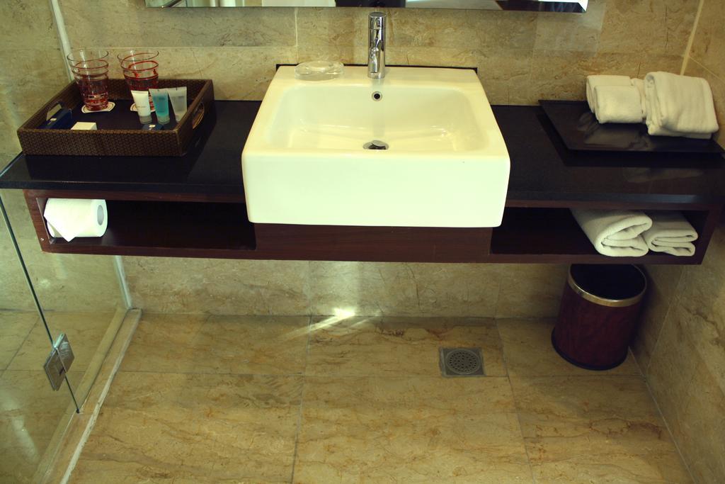 קוטה קינבלו Grand Borneo Hotel מראה חיצוני תמונה