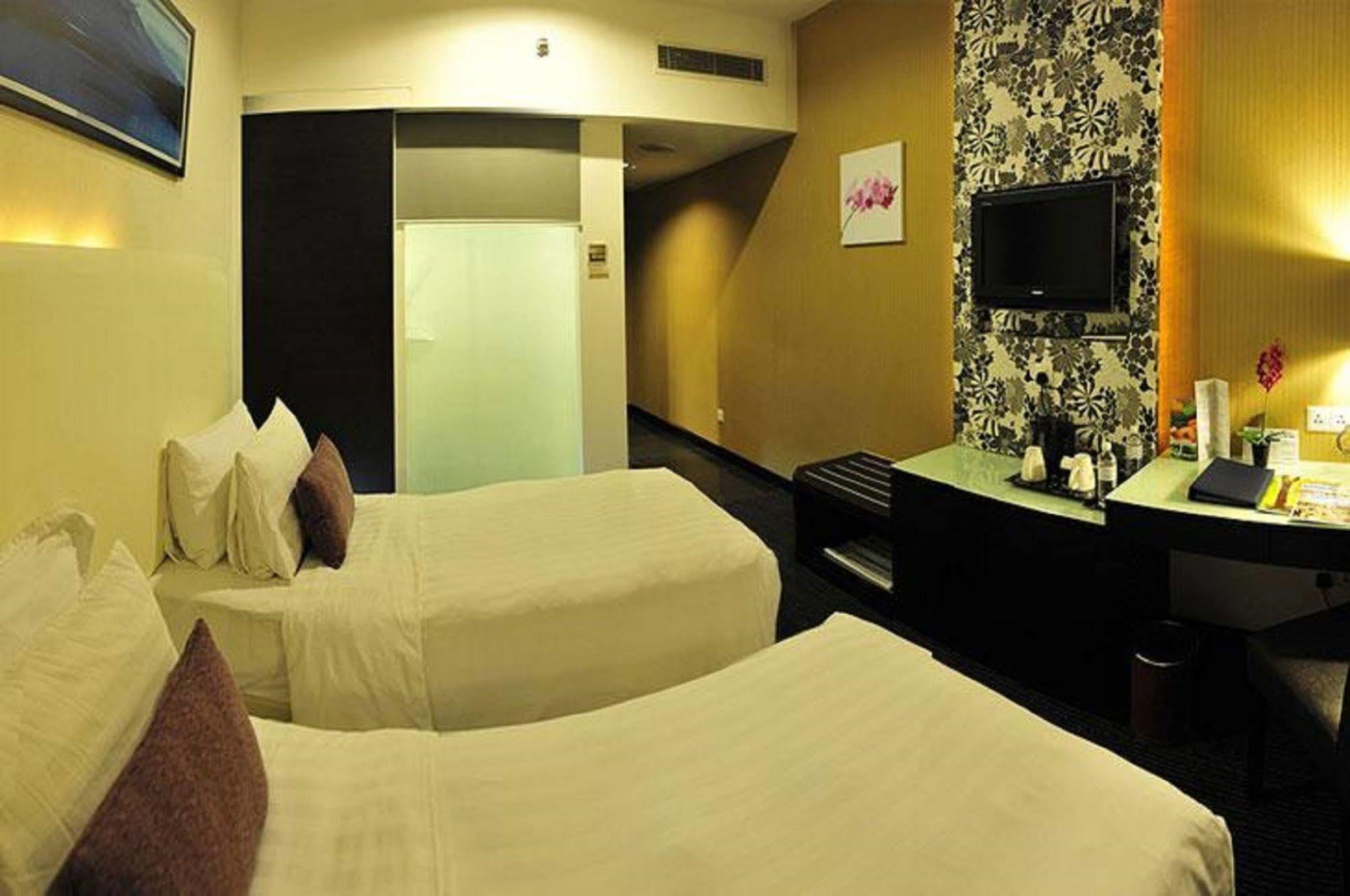 קוטה קינבלו Grand Borneo Hotel מראה חיצוני תמונה