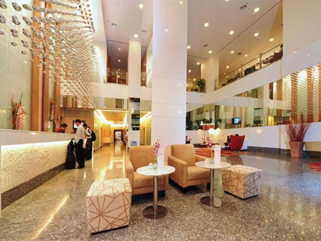 קוטה קינבלו Grand Borneo Hotel מראה חיצוני תמונה