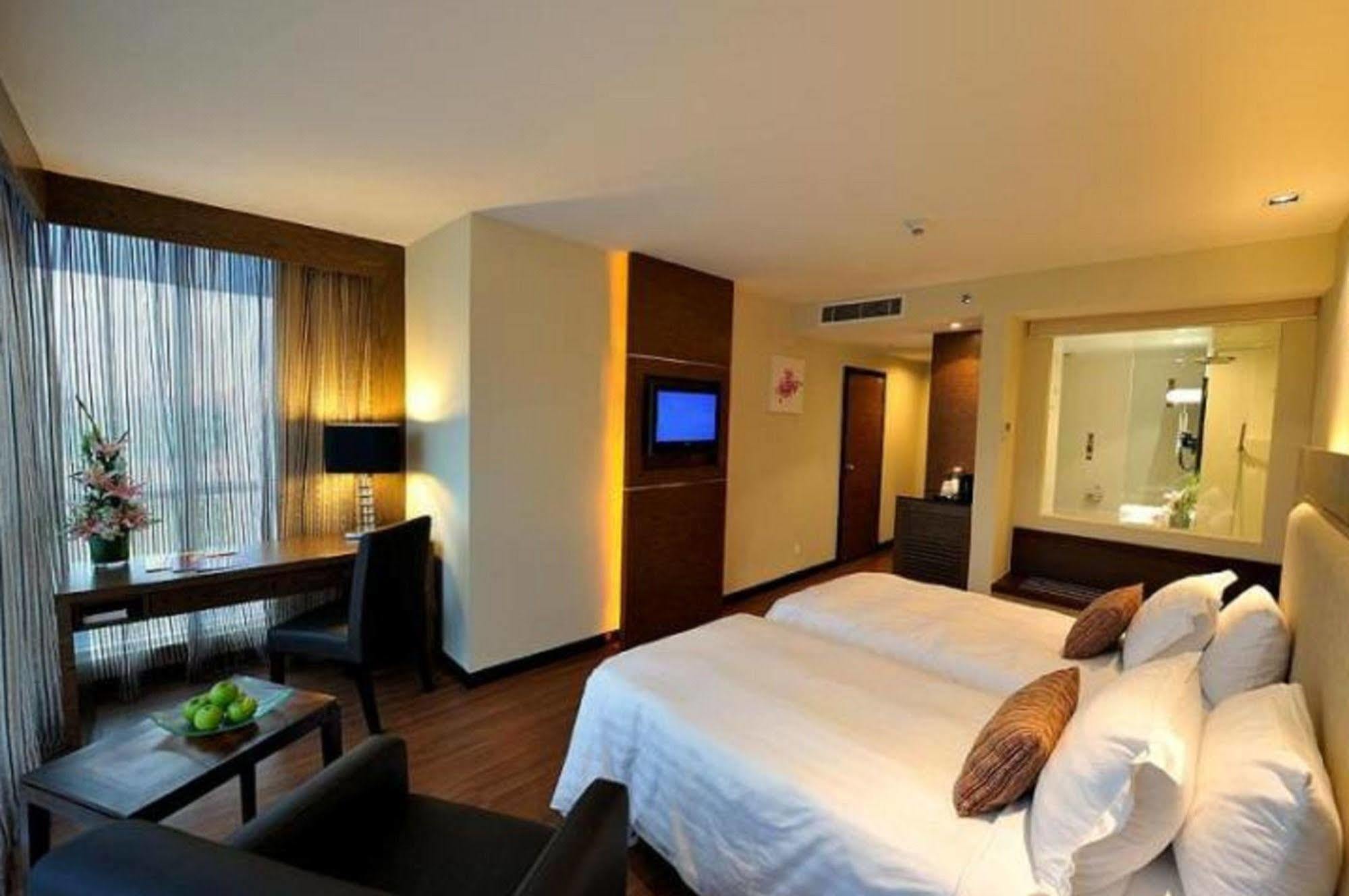 קוטה קינבלו Grand Borneo Hotel מראה חיצוני תמונה
