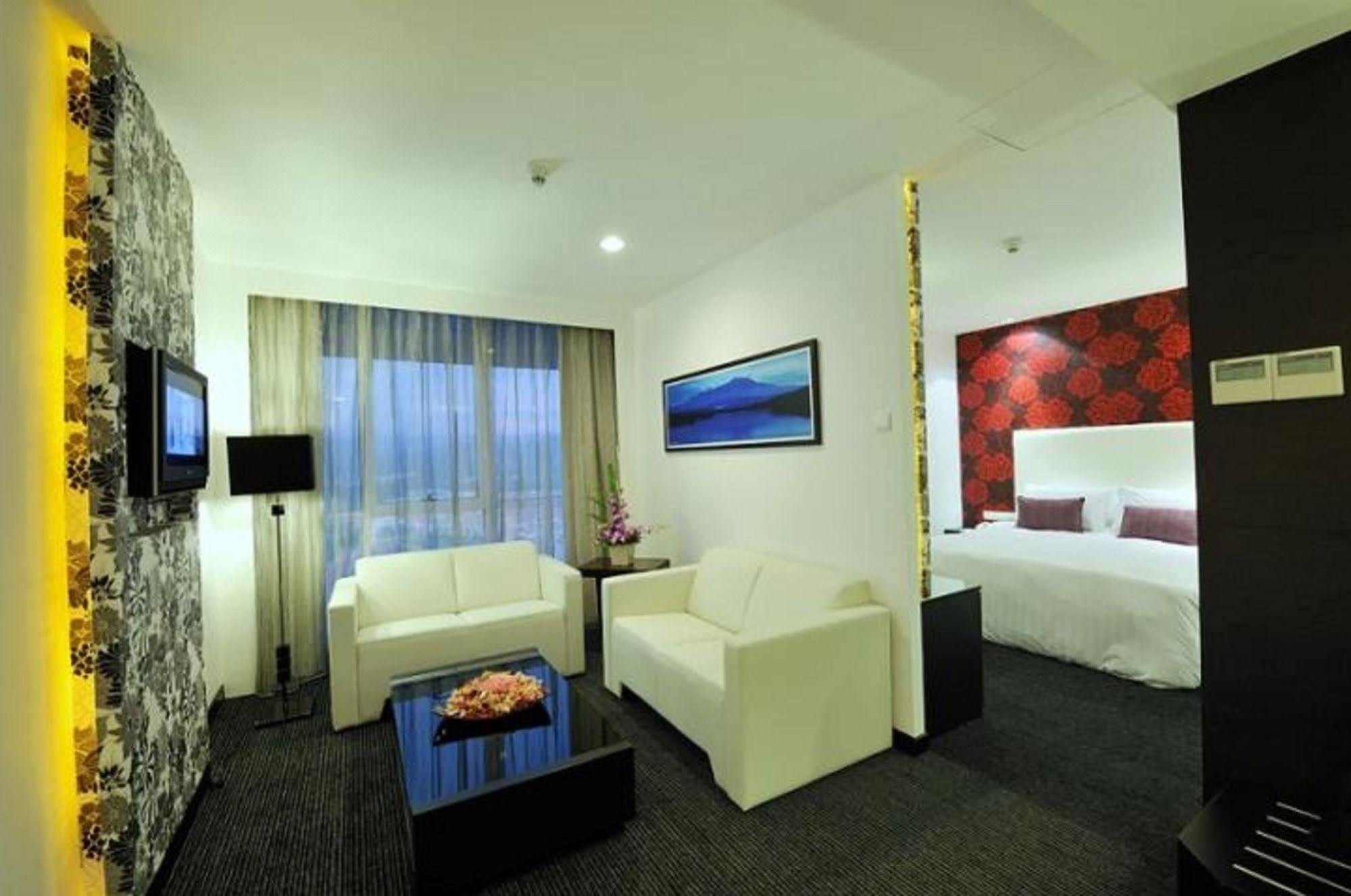 קוטה קינבלו Grand Borneo Hotel מראה חיצוני תמונה