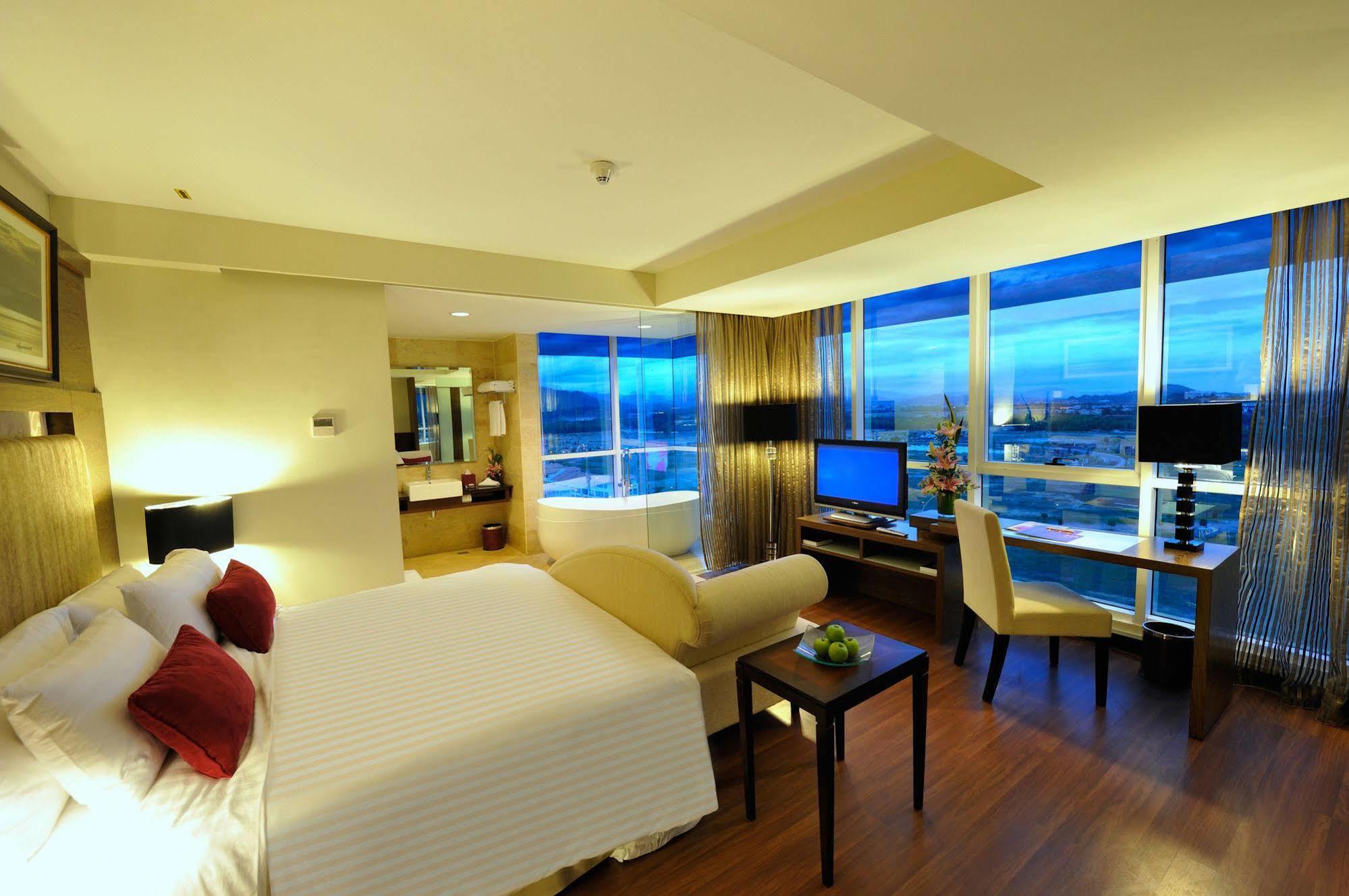קוטה קינבלו Grand Borneo Hotel מראה חיצוני תמונה