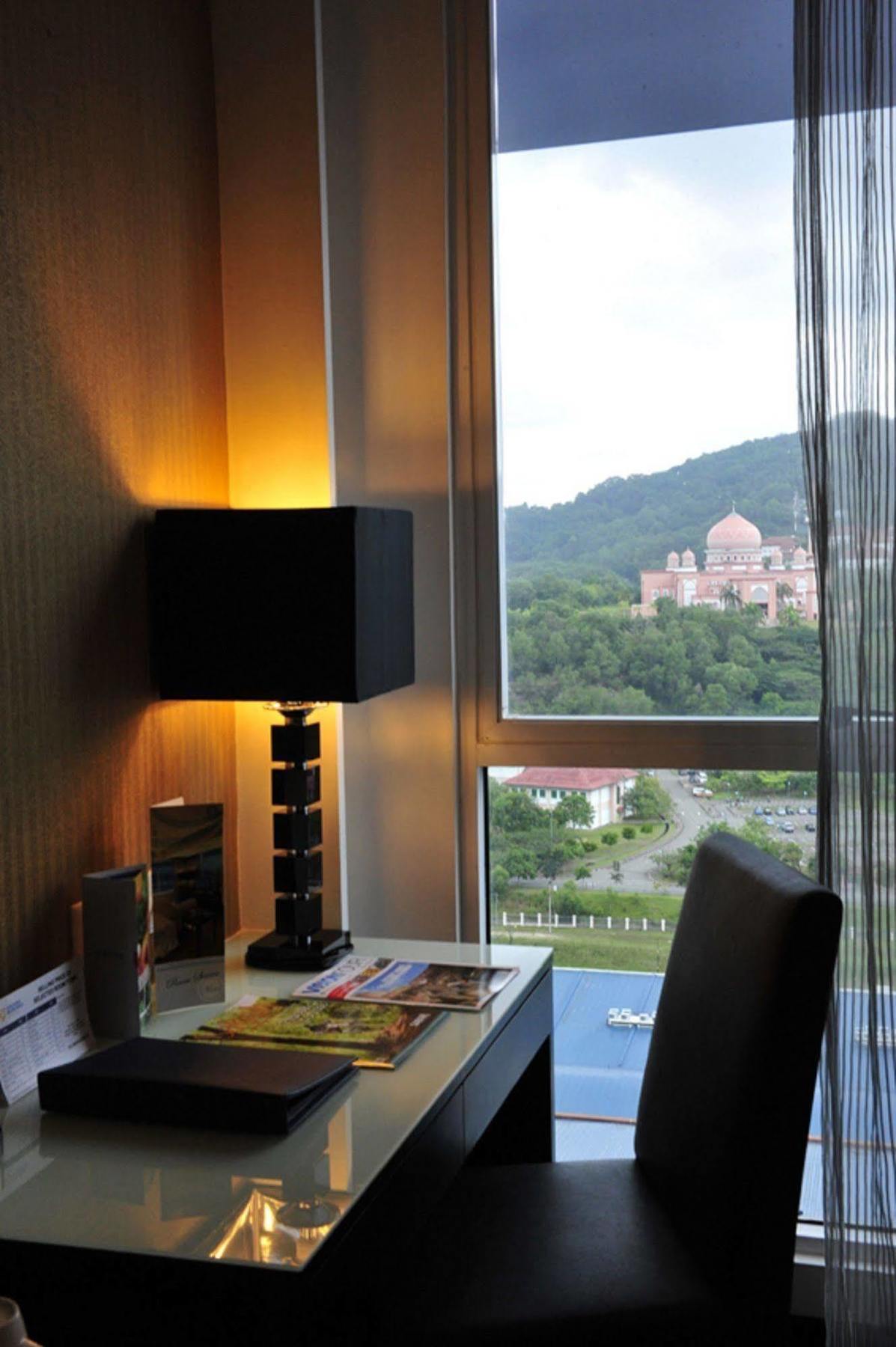 קוטה קינבלו Grand Borneo Hotel מראה חיצוני תמונה