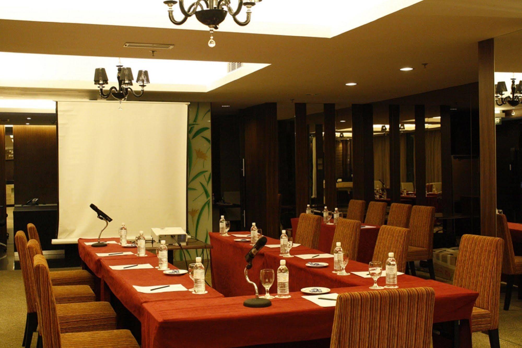קוטה קינבלו Grand Borneo Hotel מראה חיצוני תמונה