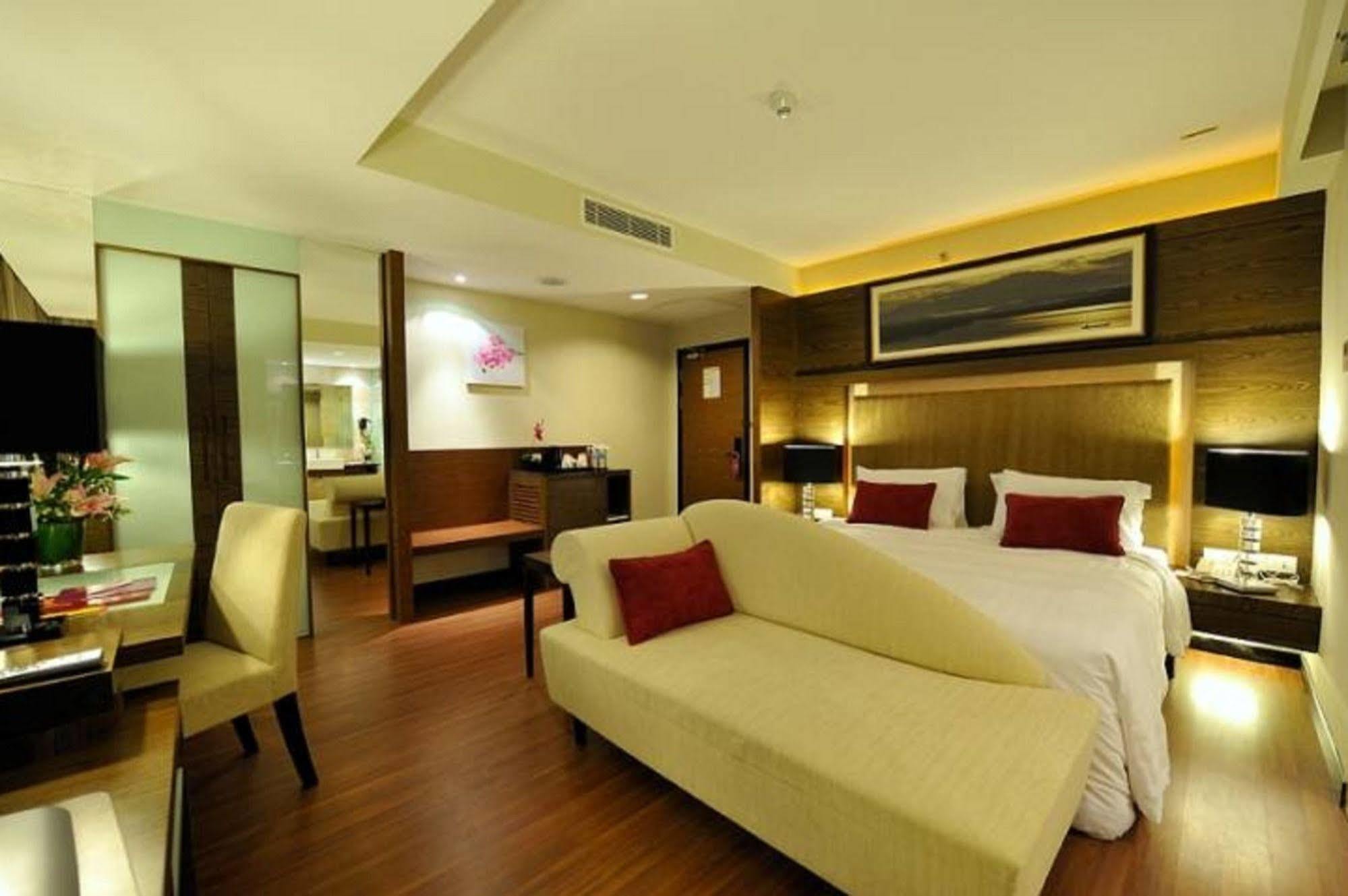 קוטה קינבלו Grand Borneo Hotel מראה חיצוני תמונה