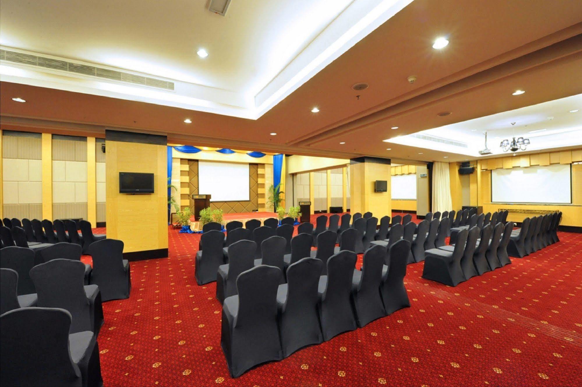 קוטה קינבלו Grand Borneo Hotel מראה חיצוני תמונה