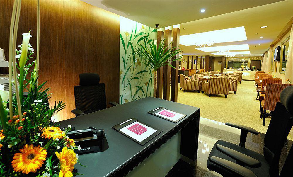קוטה קינבלו Grand Borneo Hotel מראה חיצוני תמונה